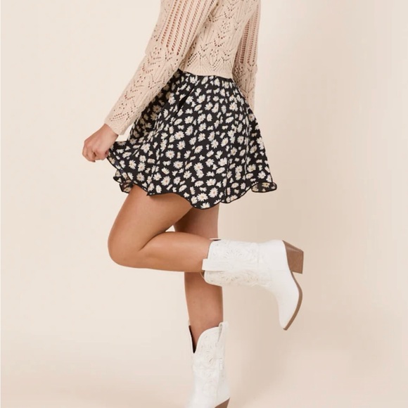 Pink Lily Black Floral Print Skort - Picture 8 of 10